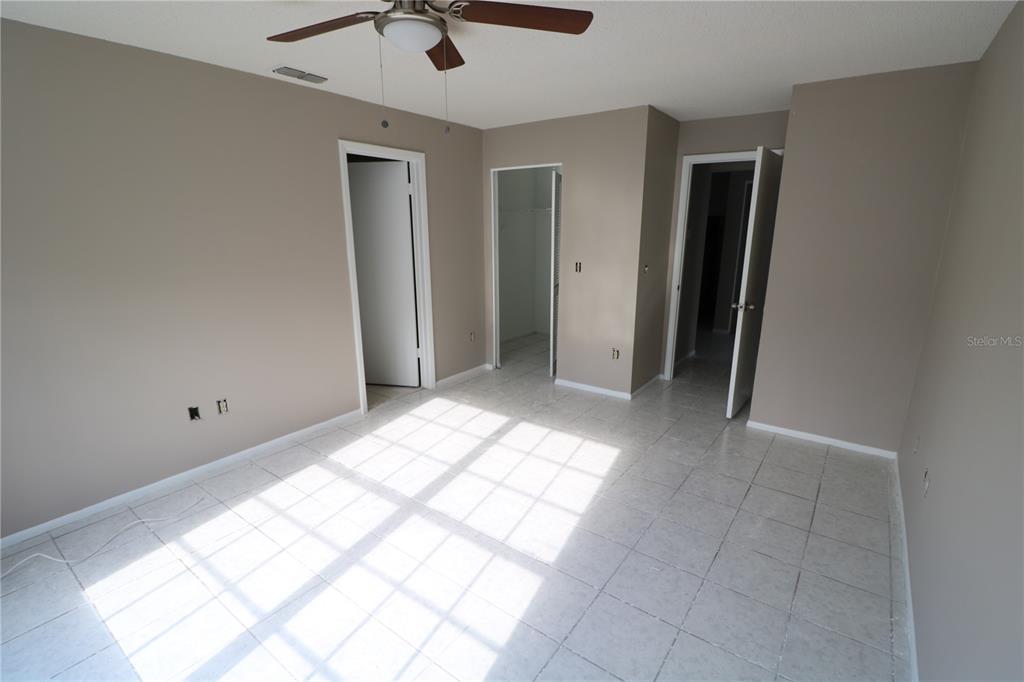 5018 OAKSHIRE DRIVE, TAMPA, FL — photo 4 of 29