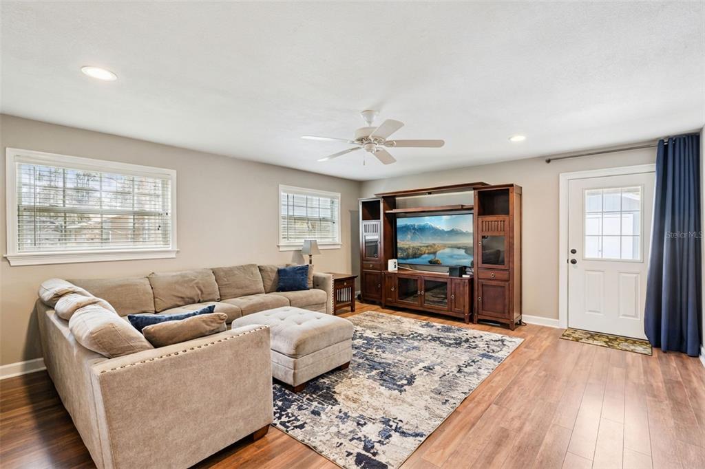 14335 FRESNO DRIVE, ORLANDO, FL — photo 4 of 50