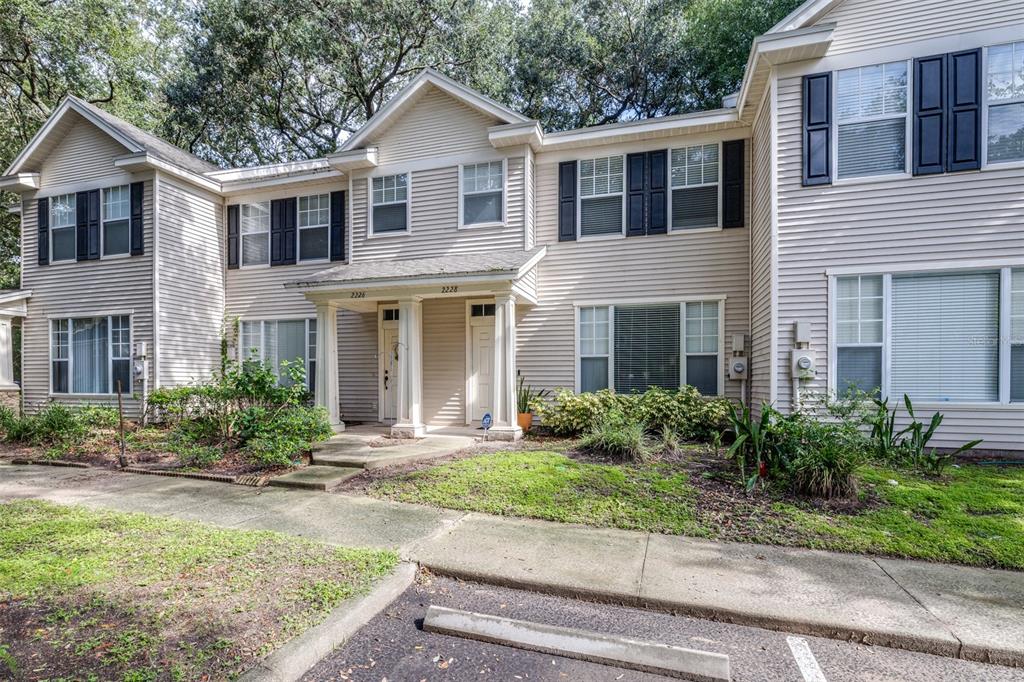 2228 GOLDEN OAK LANE