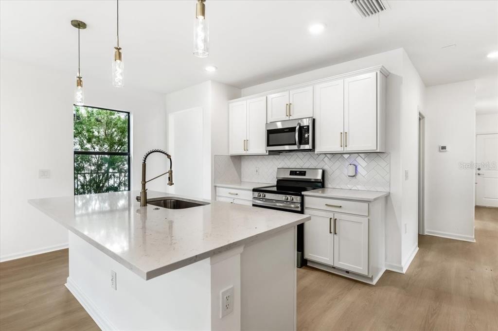 6559 SILVERSTAR DRIVE, SARASOTA, FL — photo 5 of 30