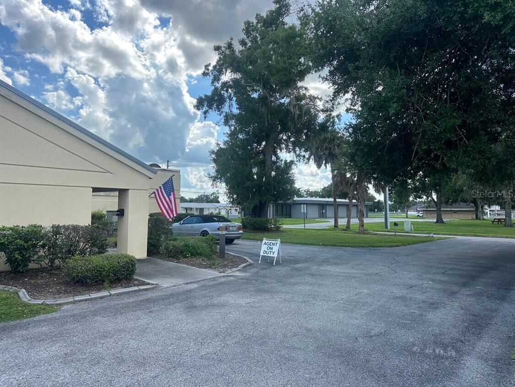 An exterior view of a building with an American flag and an Agent on Duty sign — 920 N MILLS AVENUE, ARCADIA, FL