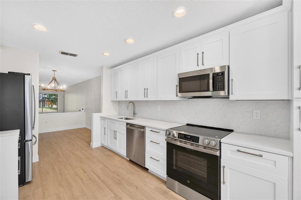 456 LAKEVIEW DRIVE UNIT 5, PALM HARBOR, FL — photo 4 of 22