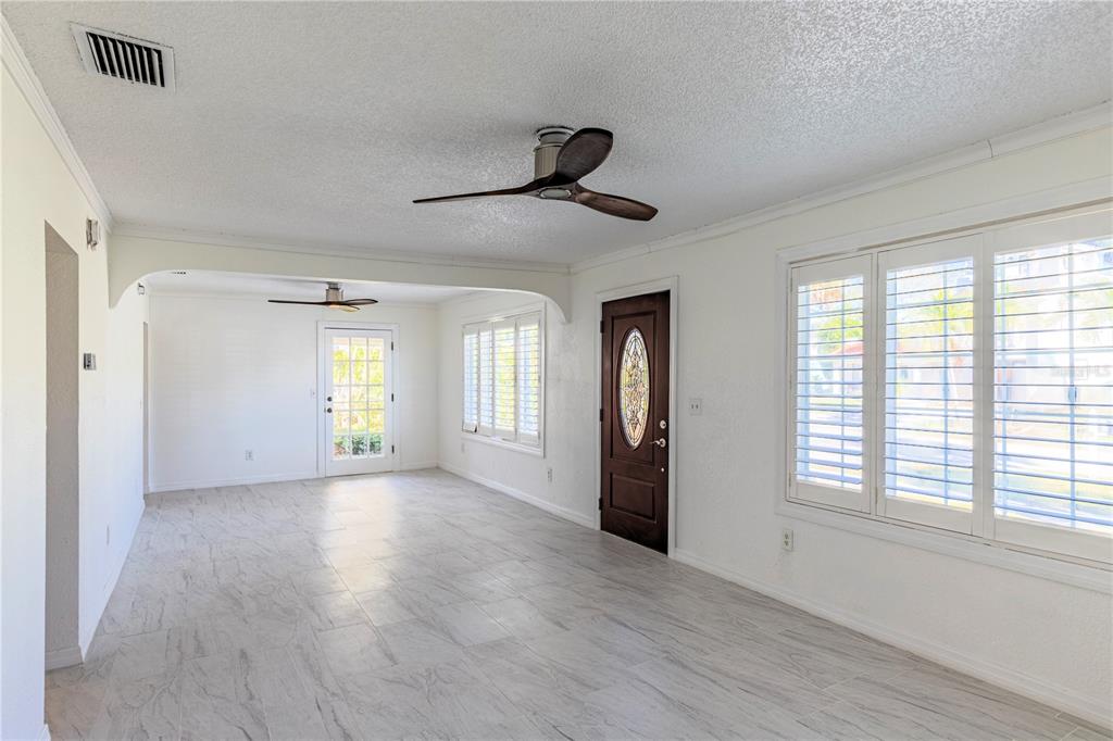 944 BRUCE AVENUE, CLEARWATER, FL — photo 4 of 30