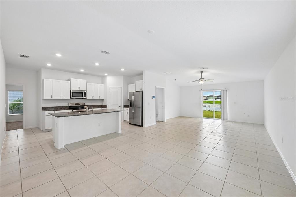 5517 BLUE AZURE DRIVE, WIMAUMA, FL — photo 4 of 30