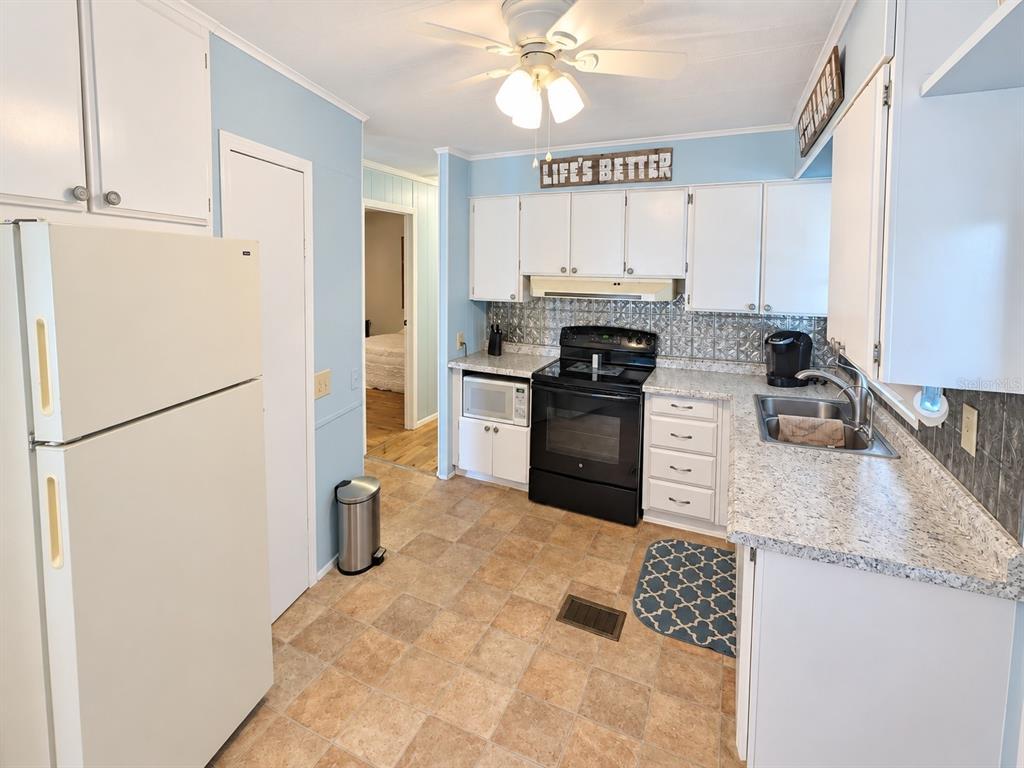 419 SINCLAIR CIRCLE, TAVARES, FL — photo 5 of 20