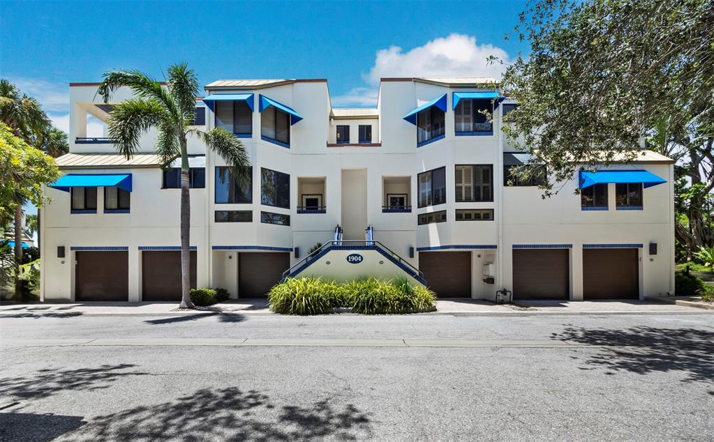 1904 HARBOURSIDE DRIVE UNIT 202