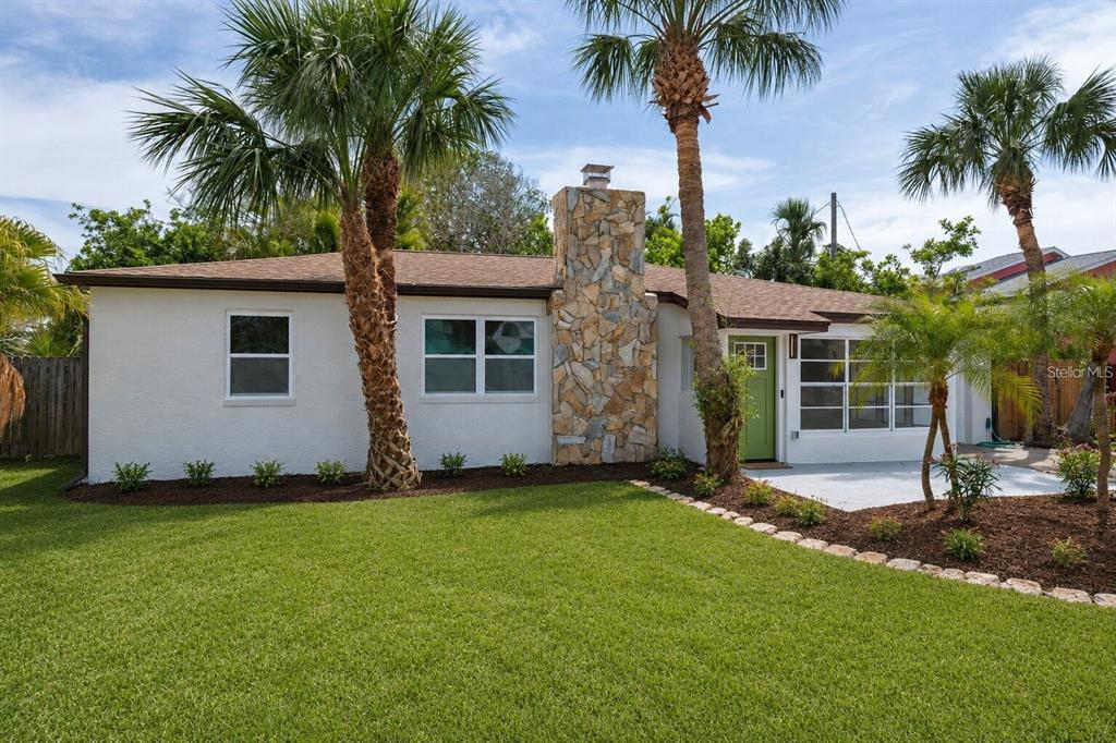 108 5TH STREET, BELLEAIR BEACH, FL — photo 4 of 30