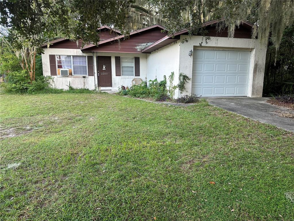 2203 BUTLER STREET, LEESBURG, FL — photo 2 of 3