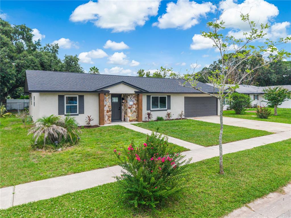 An aerial view of a suburban neighborhood featuring several houses with swimming pools and solar panels — 8624 BAYLOR CIRCLE, ORLANDO, FL