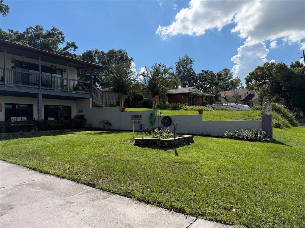 521 E MIRROR LAKE DRIVE, FRUITLAND PARK, FL — photo 3 of 30