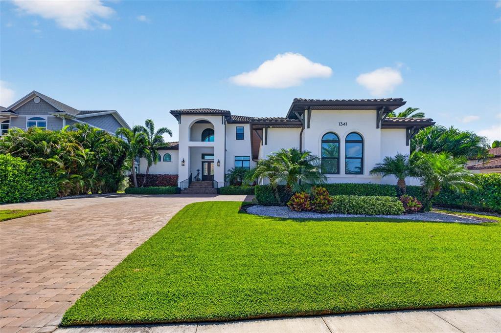 1341 MONTEREY BOULEVARD NE, ST PETERSBURG, FL — photo 2 of 50