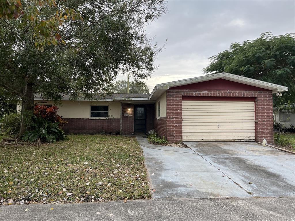 2431 LAKEVIEW DRIVE