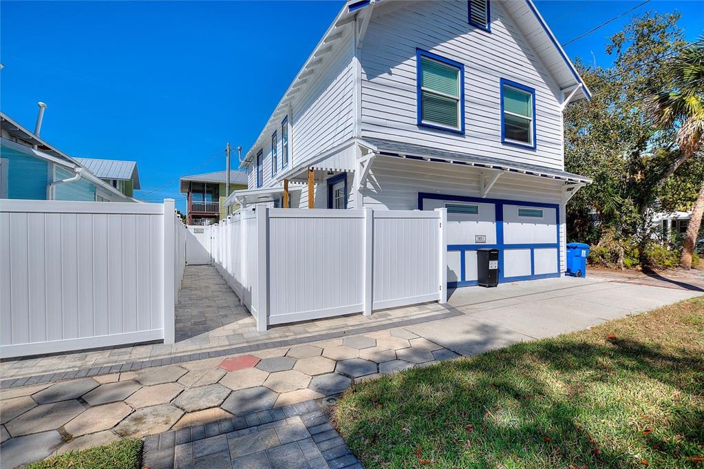 7401 & 1/2 1ST AVENUE N UNIT UPR-A