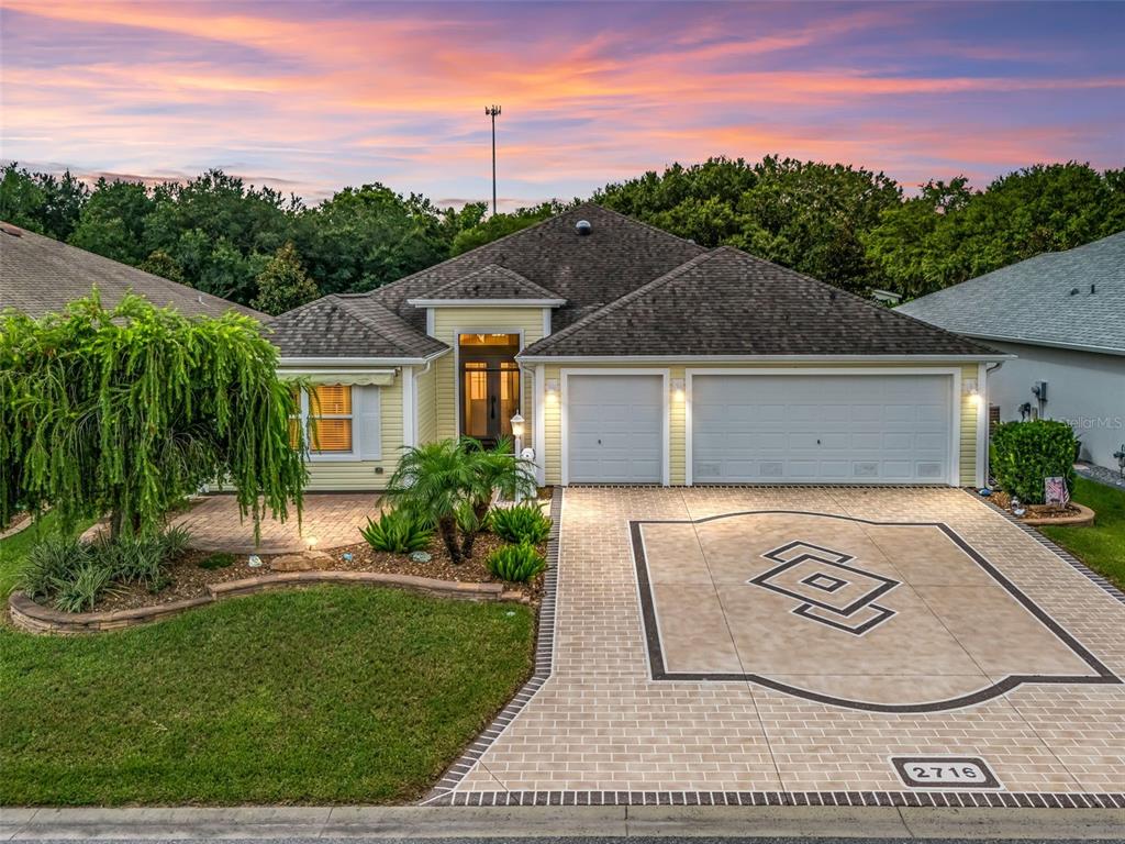 2716 LYALL LOOP