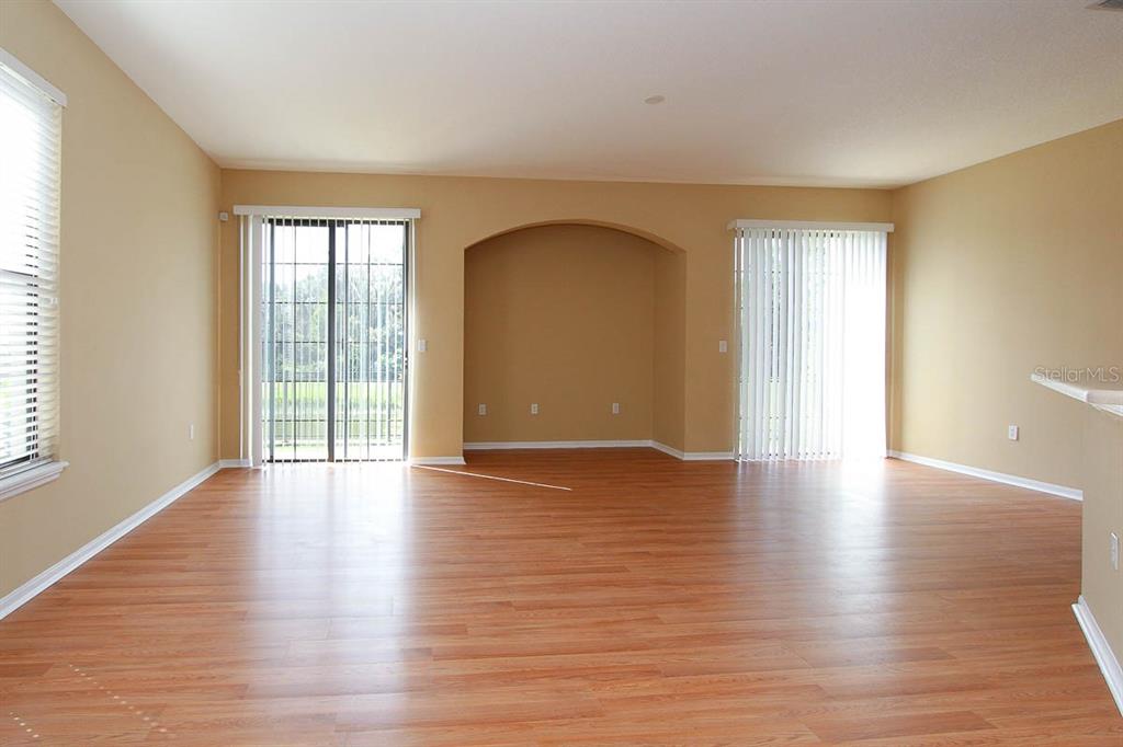 16515 KINGLETRIDGE AVENUE, LITHIA, FL — photo 4 of 15