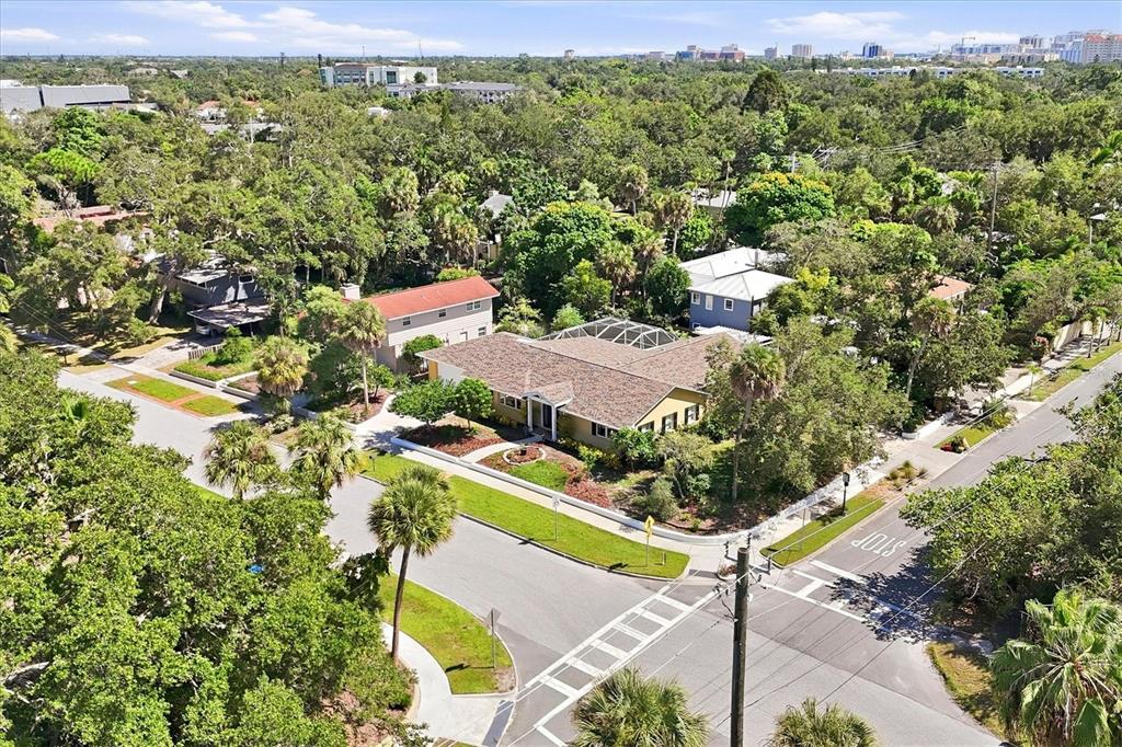 942 VIRGINIA DRIVE, SARASOTA, FL — photo 5 of 30