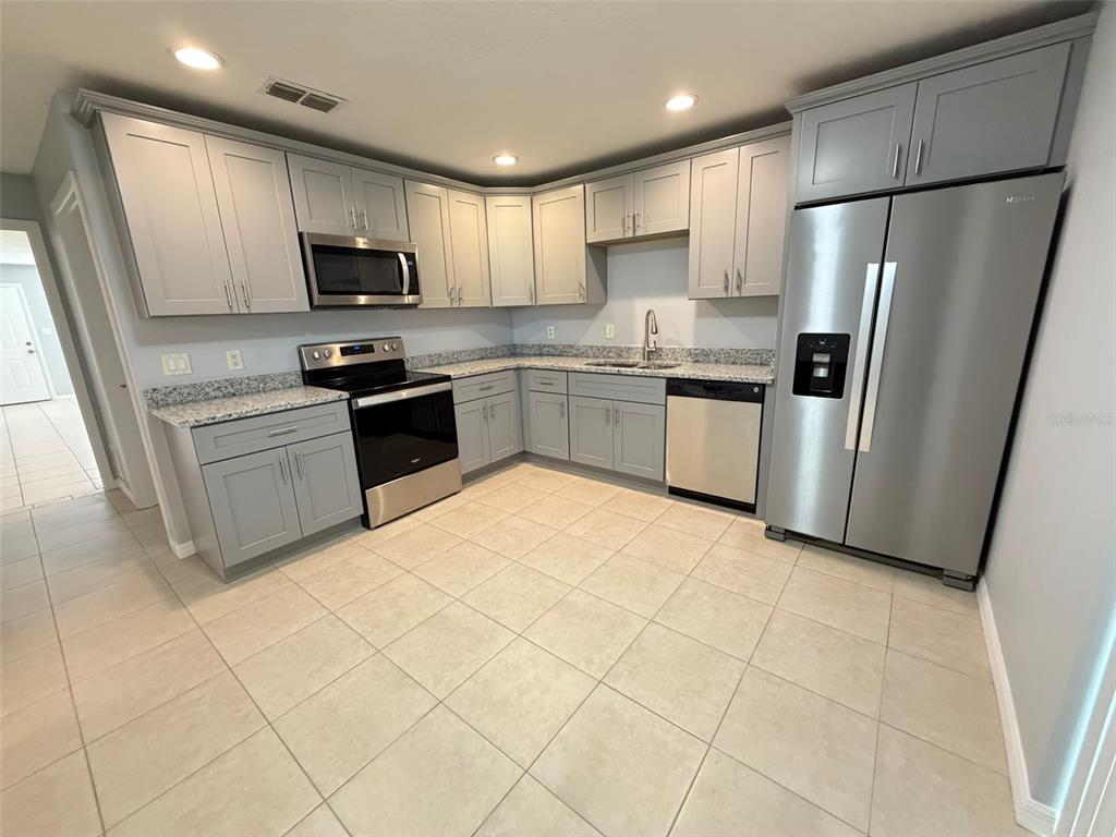546 PIGEON CIRCLE, ORLANDO, FL — photo 4 of 17