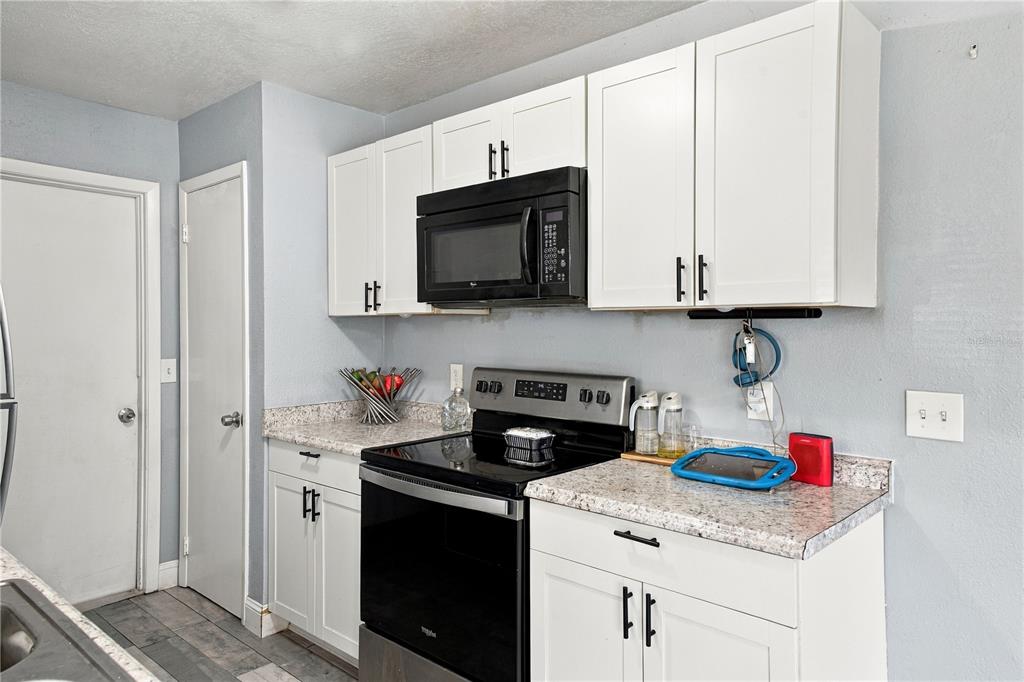 135 VERACRUZ AVENUE, KISSIMMEE, FL — photo 4 of 15