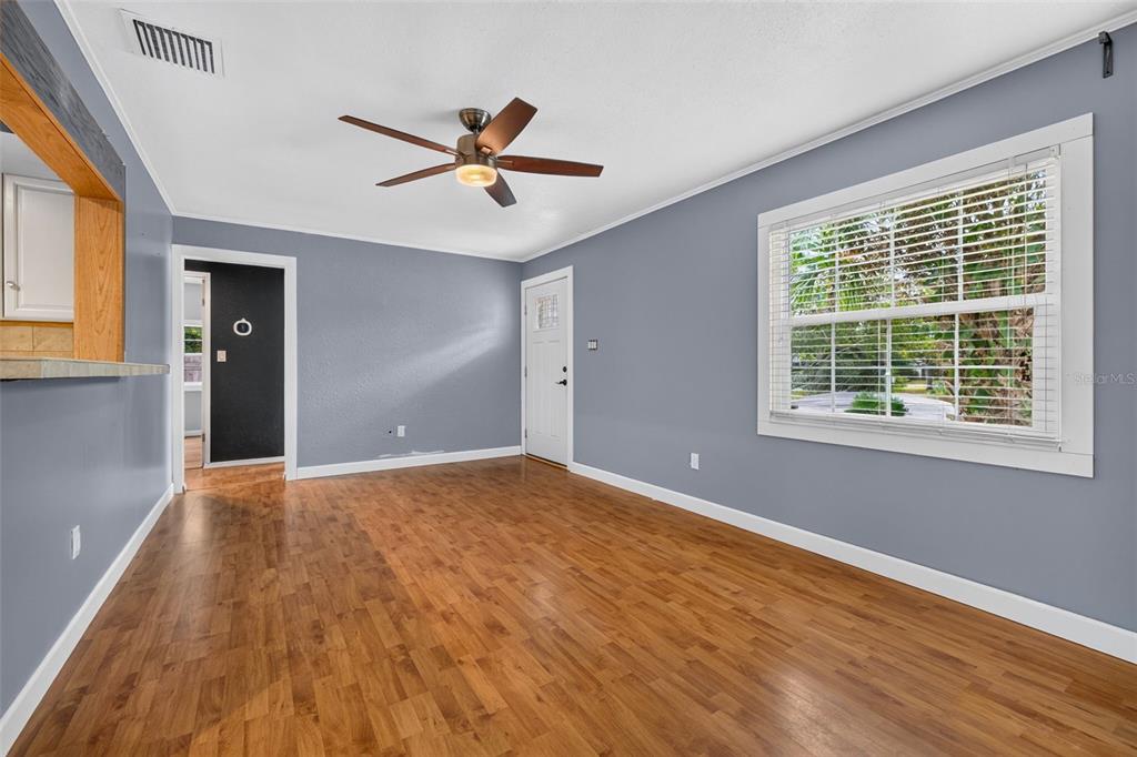 3201 11TH AVENUE N, ST PETERSBURG, FL — photo 3 of 24