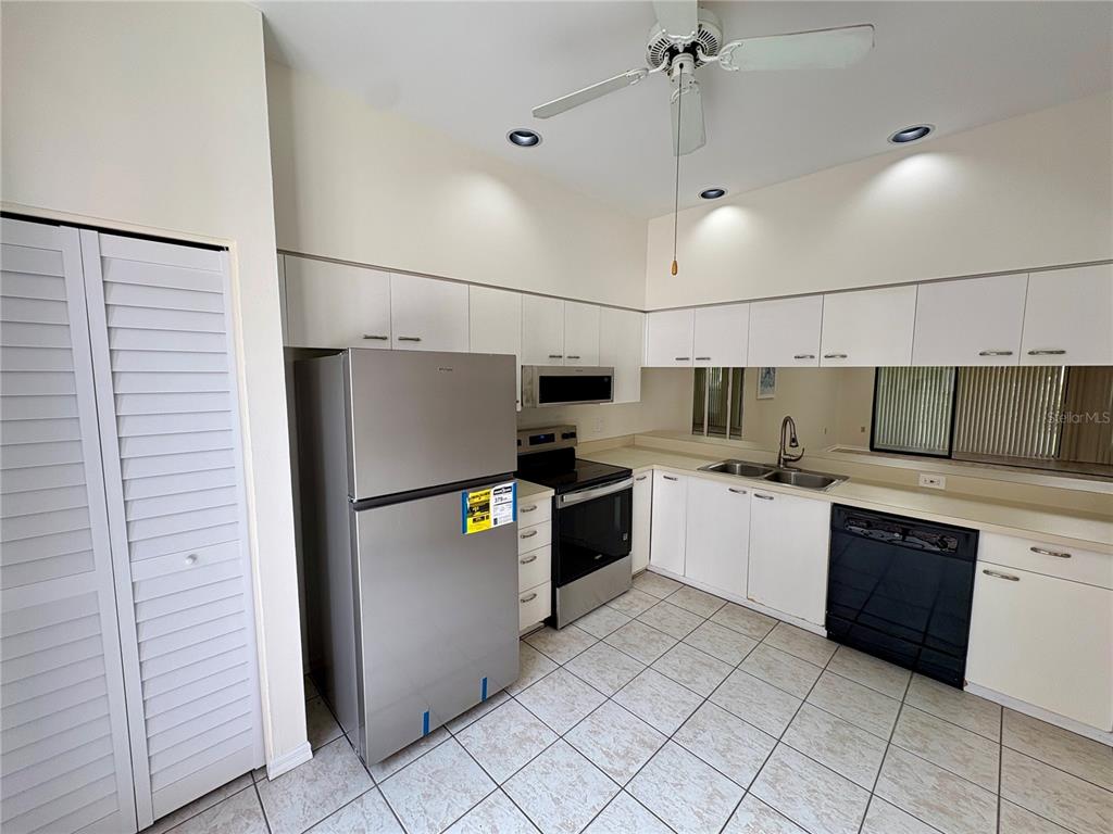 5535 HAMPSTEAD HEATH UNIT 45, SARASOTA, FL — photo 4 of 30