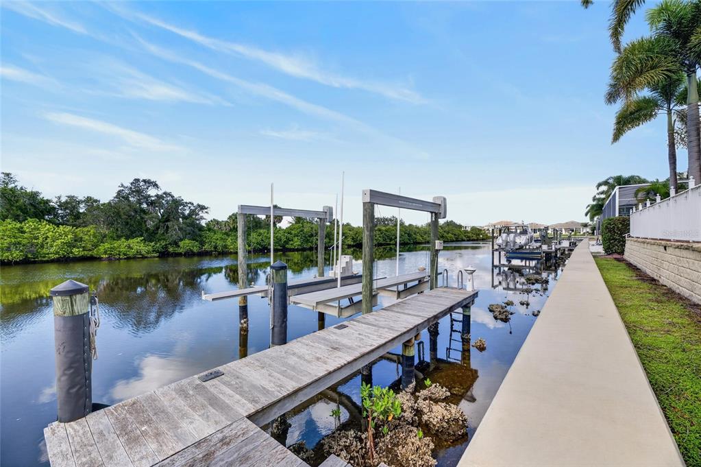 825 ISLEBAY DRIVE, APOLLO BEACH, FL — photo 4 of 100