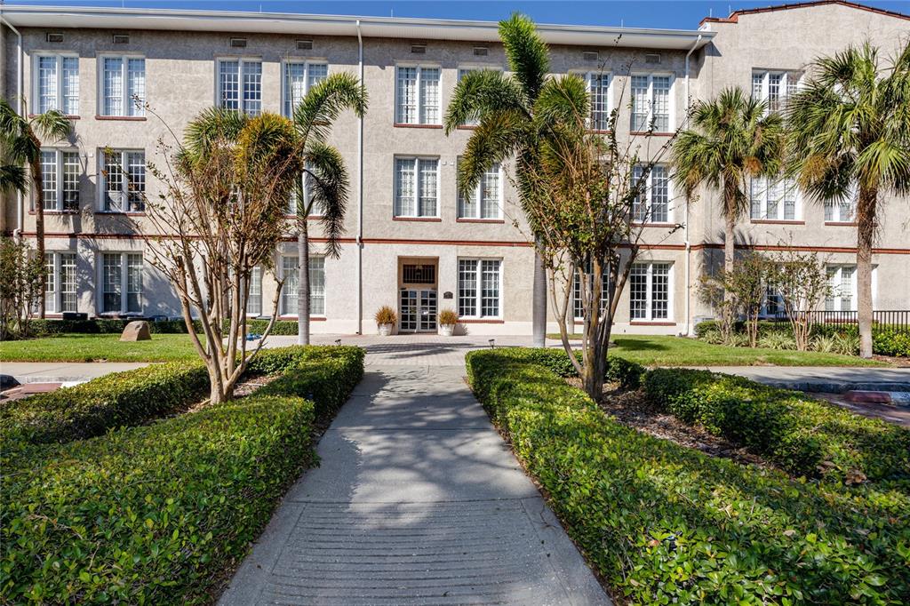 701 MIRROR LAKE DRIVE N UNIT 206, ST PETERSBURG, FL — photo 3 of 38