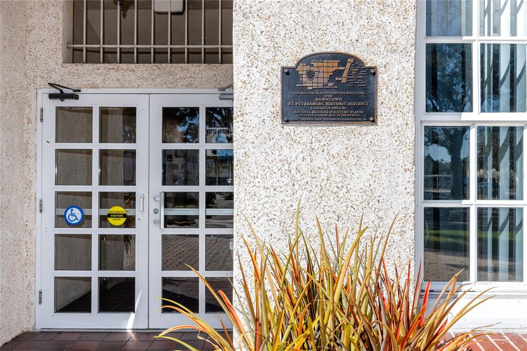 701 MIRROR LAKE DRIVE N UNIT 206, ST PETERSBURG, FL — photo 4 of 38