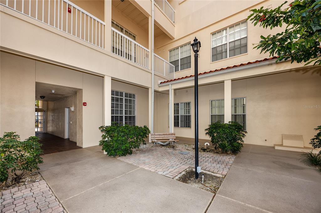 701 MIRROR LAKE DRIVE N UNIT 206, ST PETERSBURG, FL — photo 5 of 38