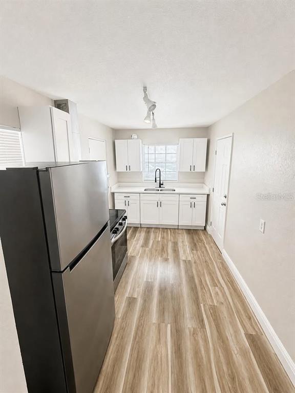 220 13TH AVENUE W, BRADENTON, FL — photo 3 of 8