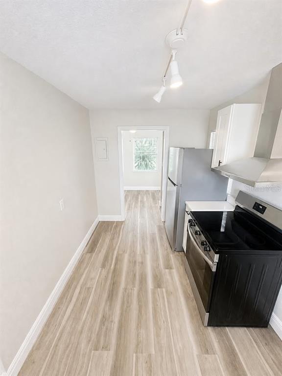 220 13TH AVENUE W, BRADENTON, FL — photo 4 of 8