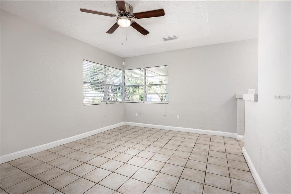 319 NW 16TH AVENUE, GAINESVILLE, FL — photo 3 of 30