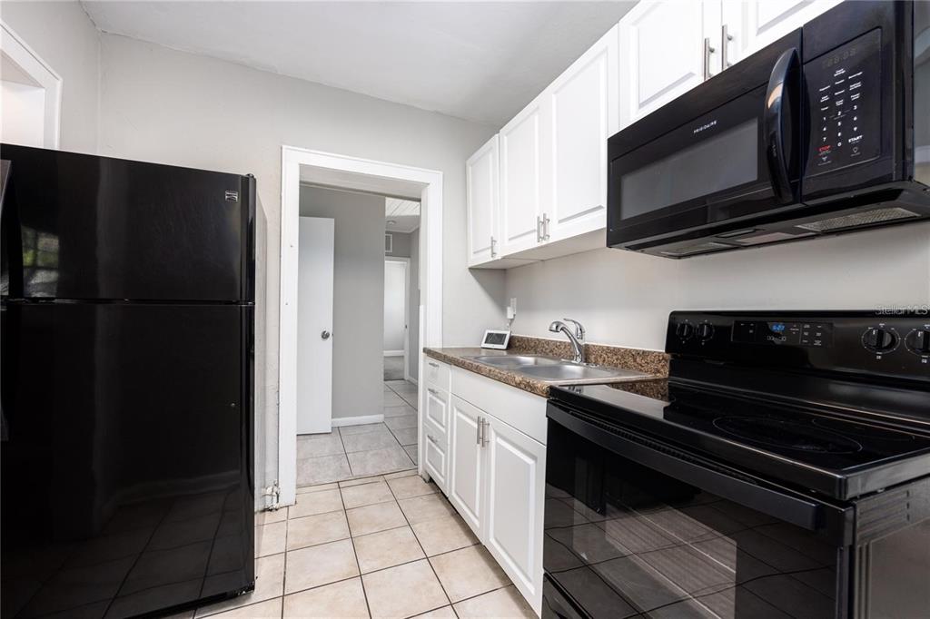319 NW 16TH AVENUE, GAINESVILLE, FL — photo 4 of 30