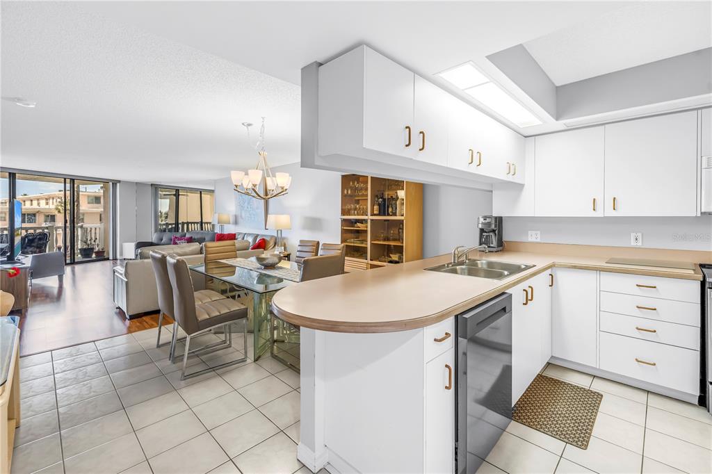 6650 SUNSET WAY UNIT 105, ST PETE BEACH, FL — photo 5 of 30