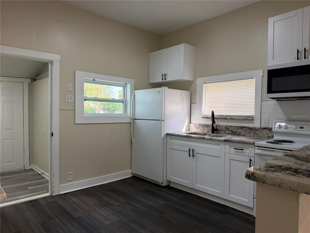 8113 N SEMMES STREET, TAMPA, FL — photo 3 of 10