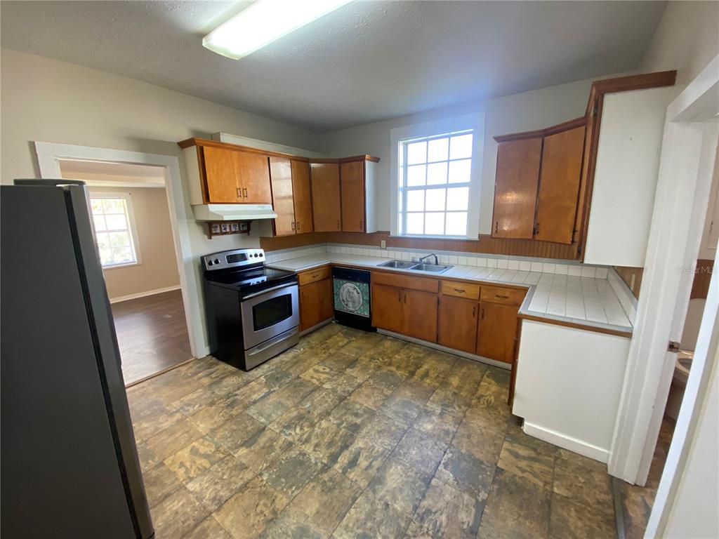 902 S GROVE STREET, EUSTIS, FL — photo 5 of 16