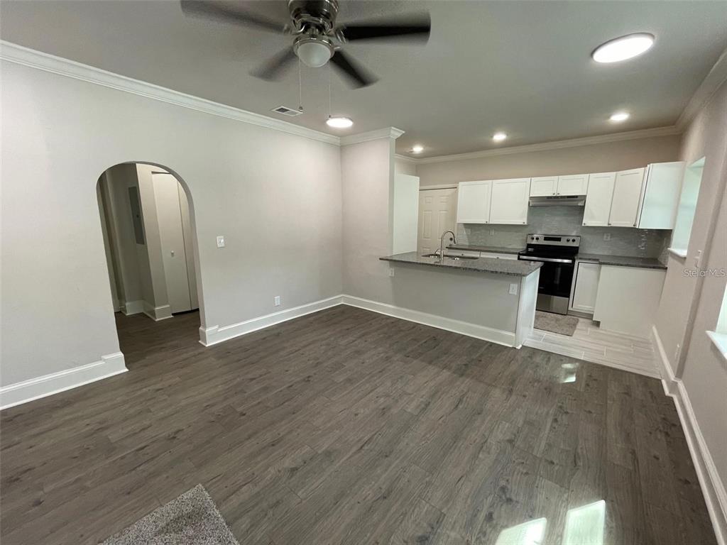 1940 E UNIVERSITY AVENUE, GAINESVILLE, FL — photo 3 of 28