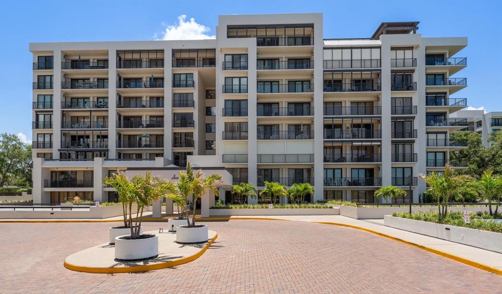 6 BELLEVIEW BOULEVARD UNIT 105