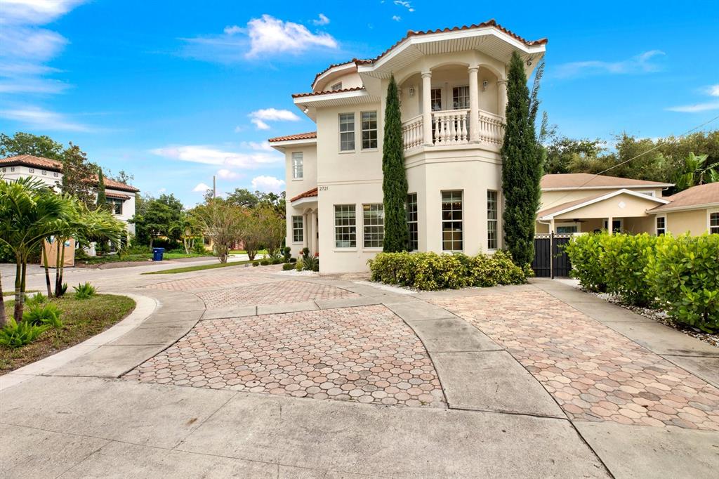 2721 N ROYAL COURT, TAMPA, FL — photo 2 of 30