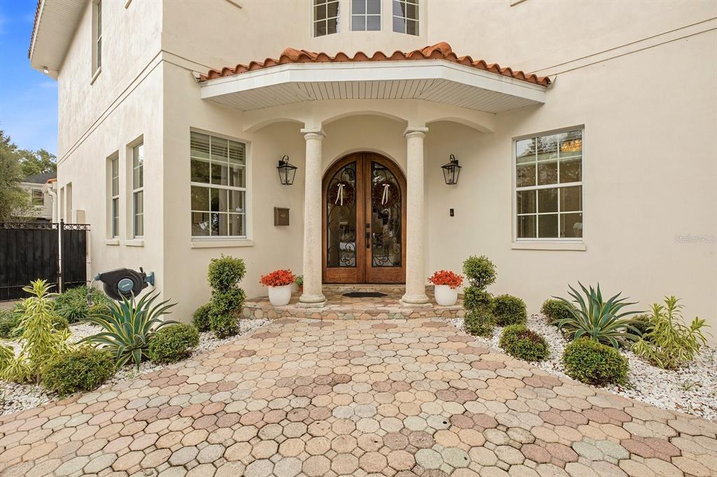 2721 N ROYAL COURT, TAMPA, FL — photo 3 of 30