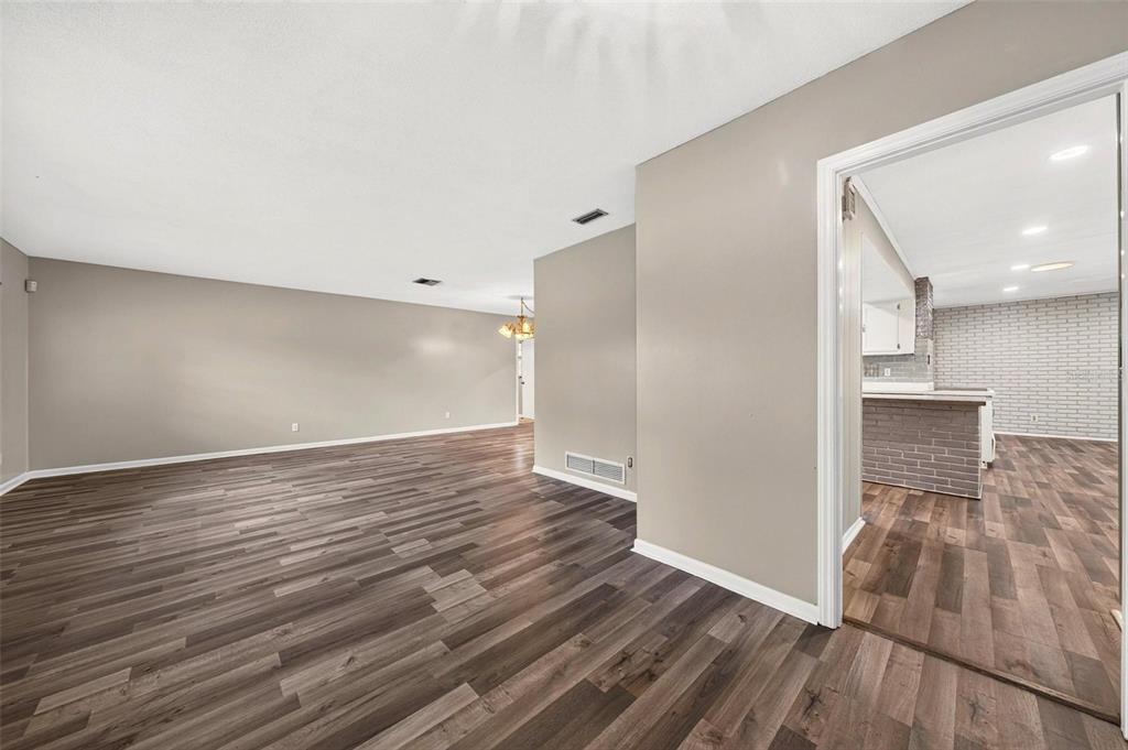 2504 LAUDERDALE COURT, ORLANDO, FL — photo 2 of 30