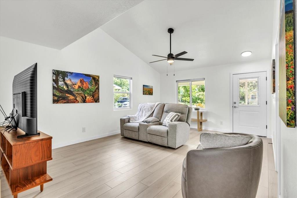 537 CAPITOL STREET, NORTH FORT MYERS, FL — photo 4 of 30