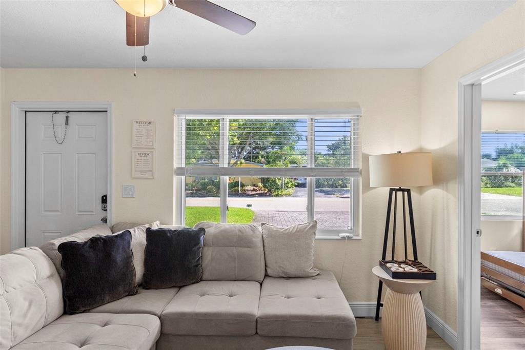 8011 26TH AVENUE N, ST PETERSBURG, FL — photo 4 of 47