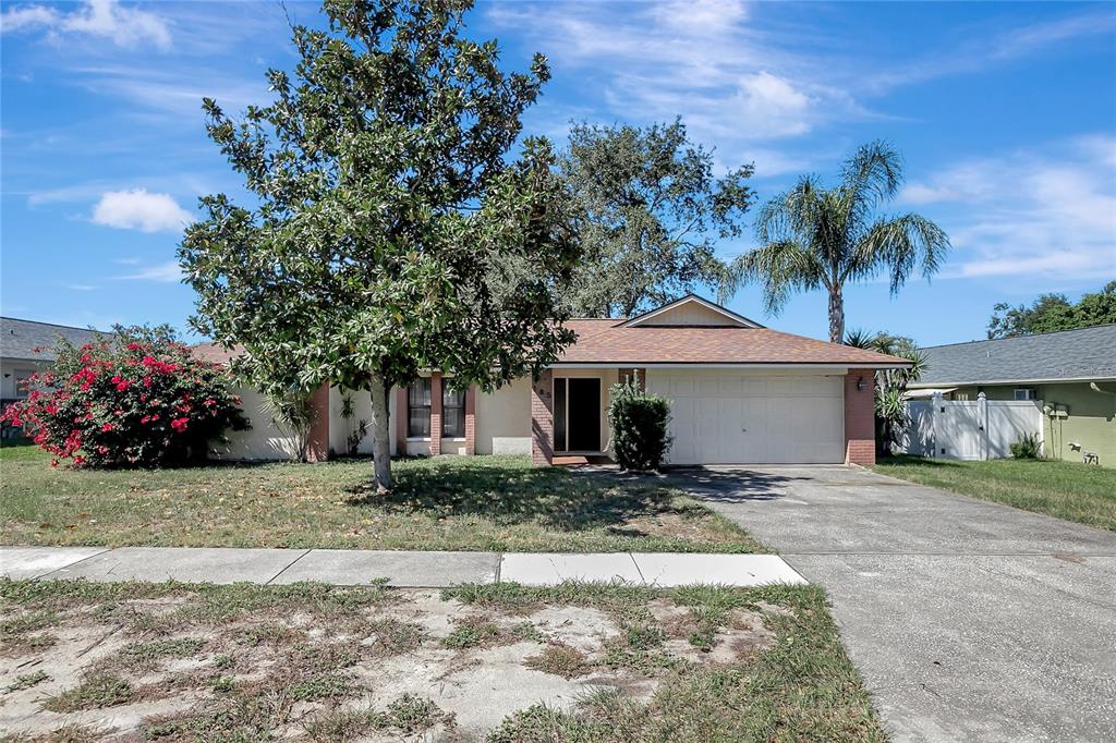 185 FOXCROFT DRIVE W