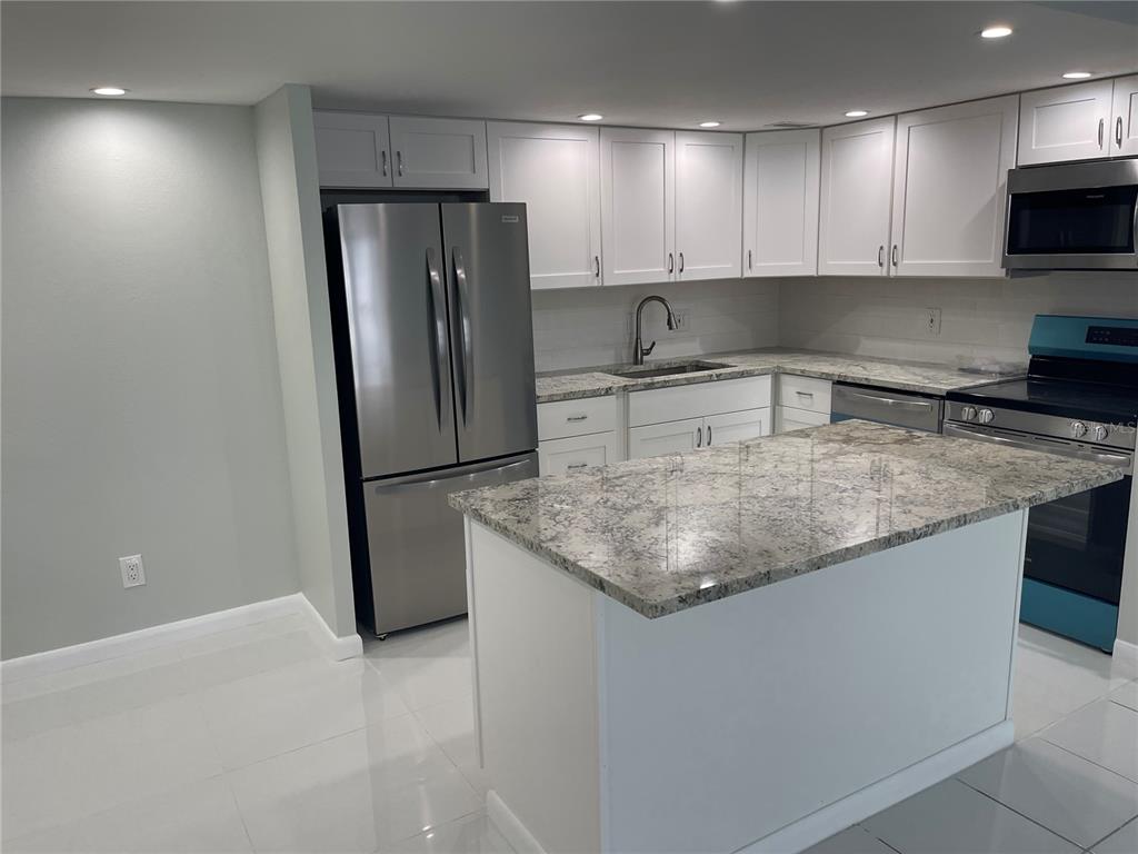 851 BAYWAY BOULEVARD UNIT 205, CLEARWATER BEACH, FL — photo 5 of 25