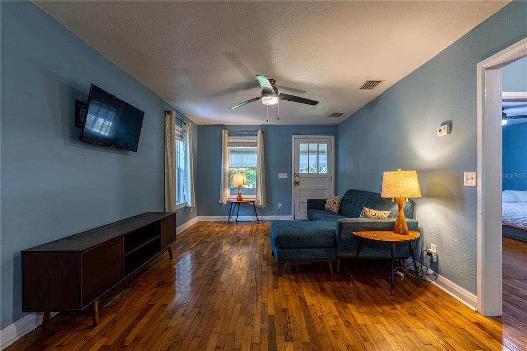805 E LAMBRIGHT STREET, TAMPA, FL — photo 5 of 9