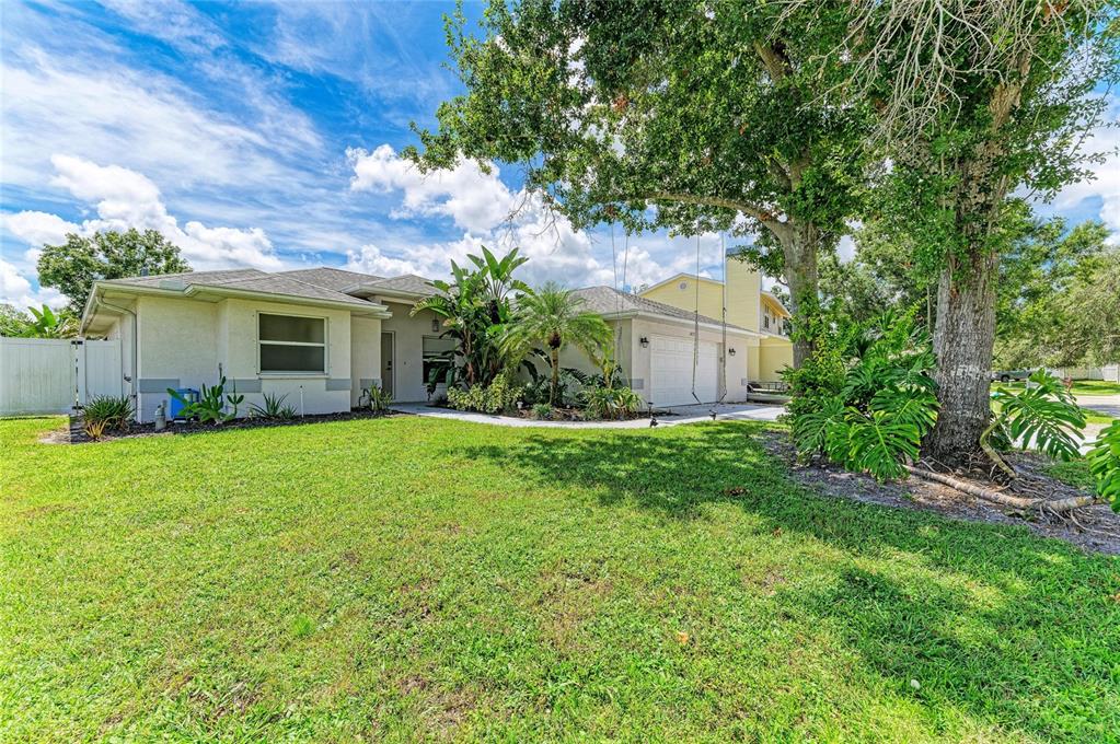 4173 PARRY DRIVE, SARASOTA, FL — photo 2 of 30