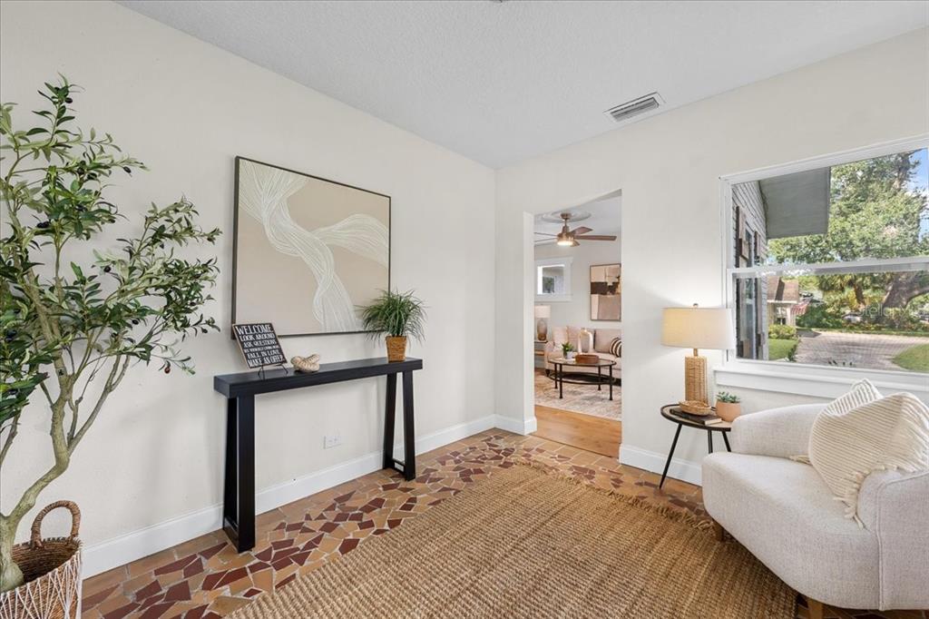 820 W WOODLAWN AVENUE, TAMPA, FL — photo 4 of 30