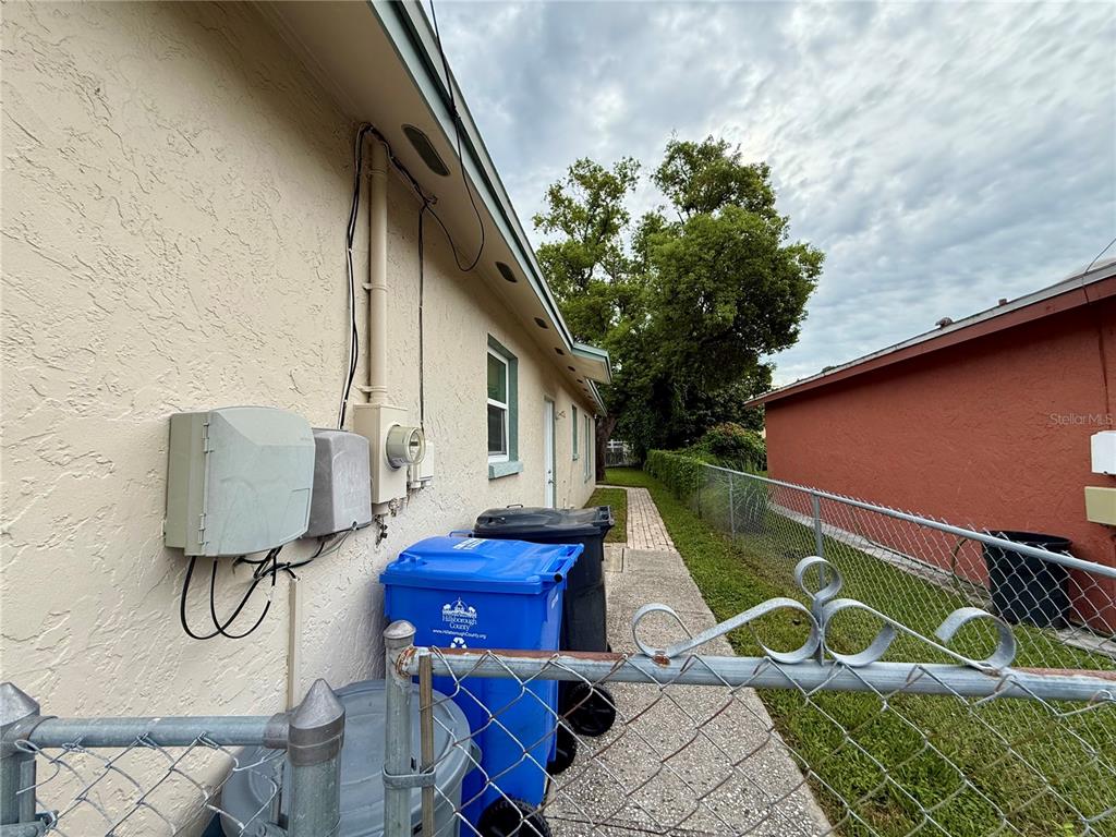 7523 BLOSSOM AVENUE, TAMPA, FL — photo 3 of 30