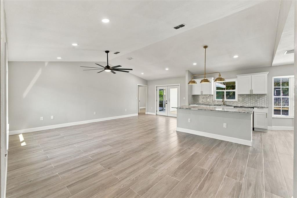 11365 RIDDLE DRIVE, SPRING HILL, FL — photo 4 of 34