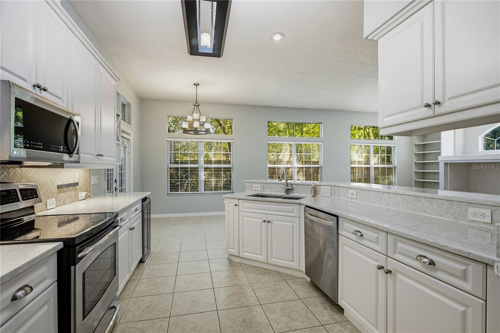 915 SW 86TH WAY, GAINESVILLE, FL — photo 2 of 30